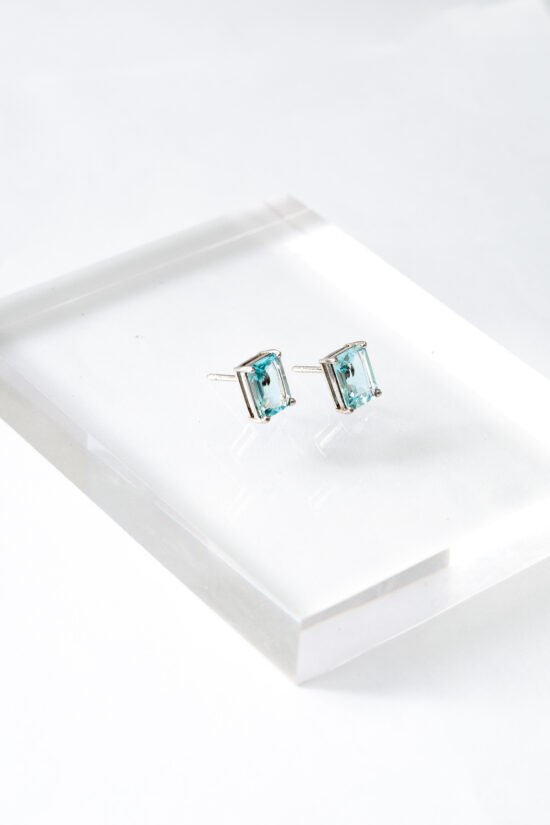 Brinco stone | retangular topázio sky