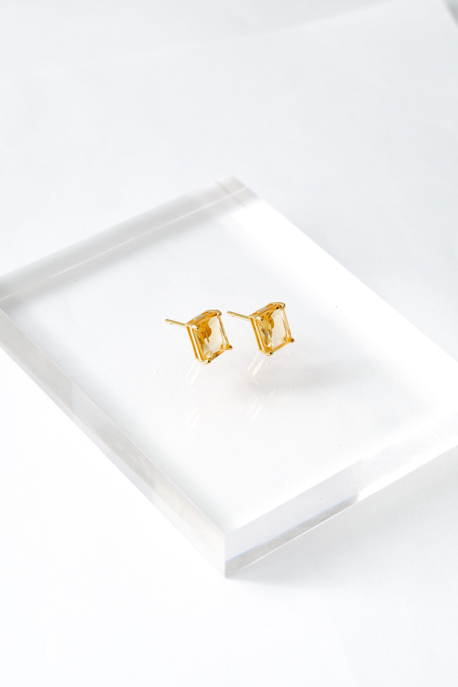 Brinco stone | retangular citrino